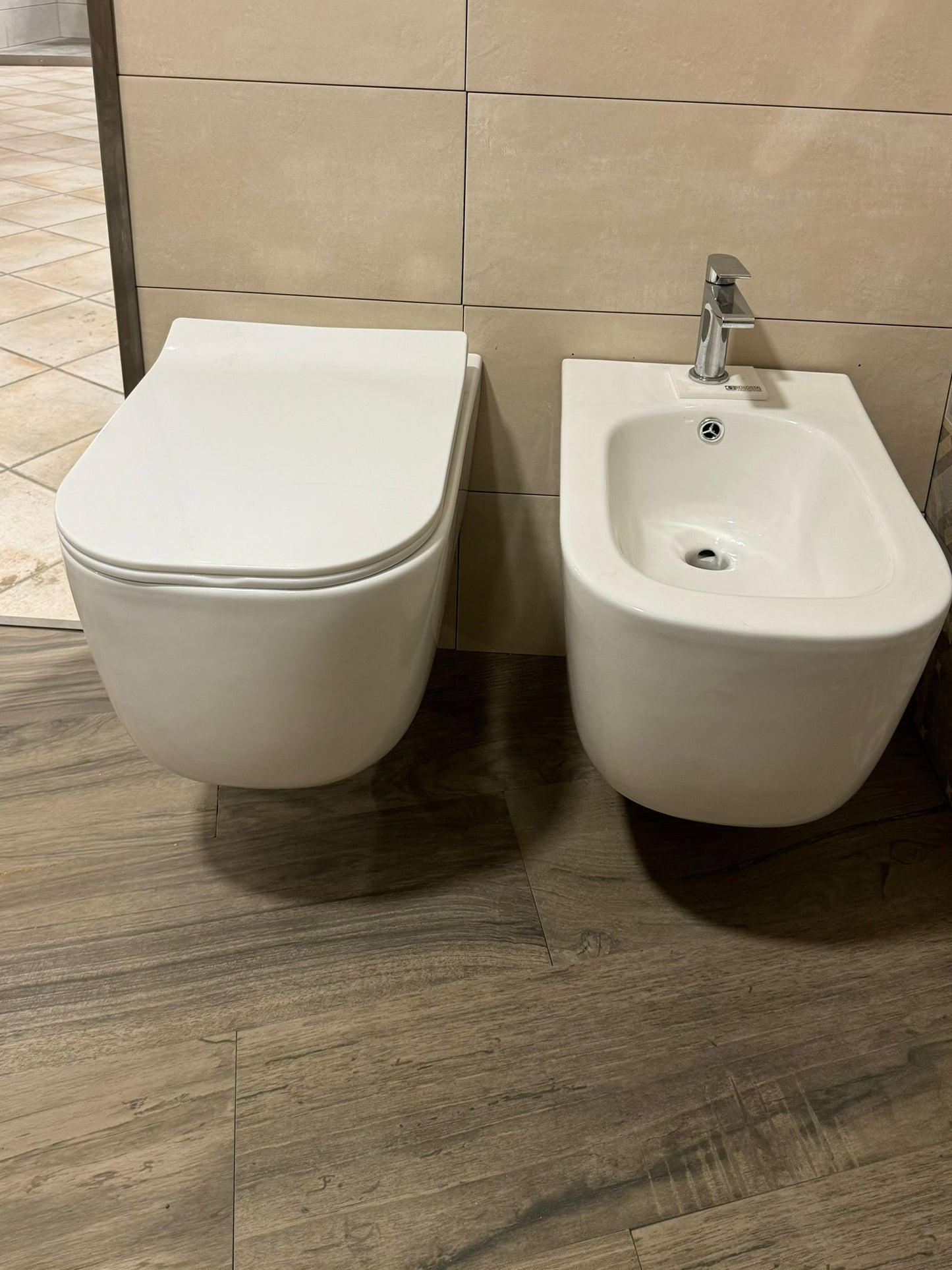 Sanitari Sospesi Rimless Londra
